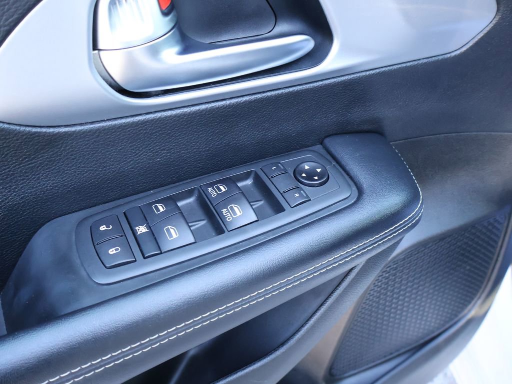 Used 2020 Chrysler Pacifica Touring w/ S Appearance Package image 18