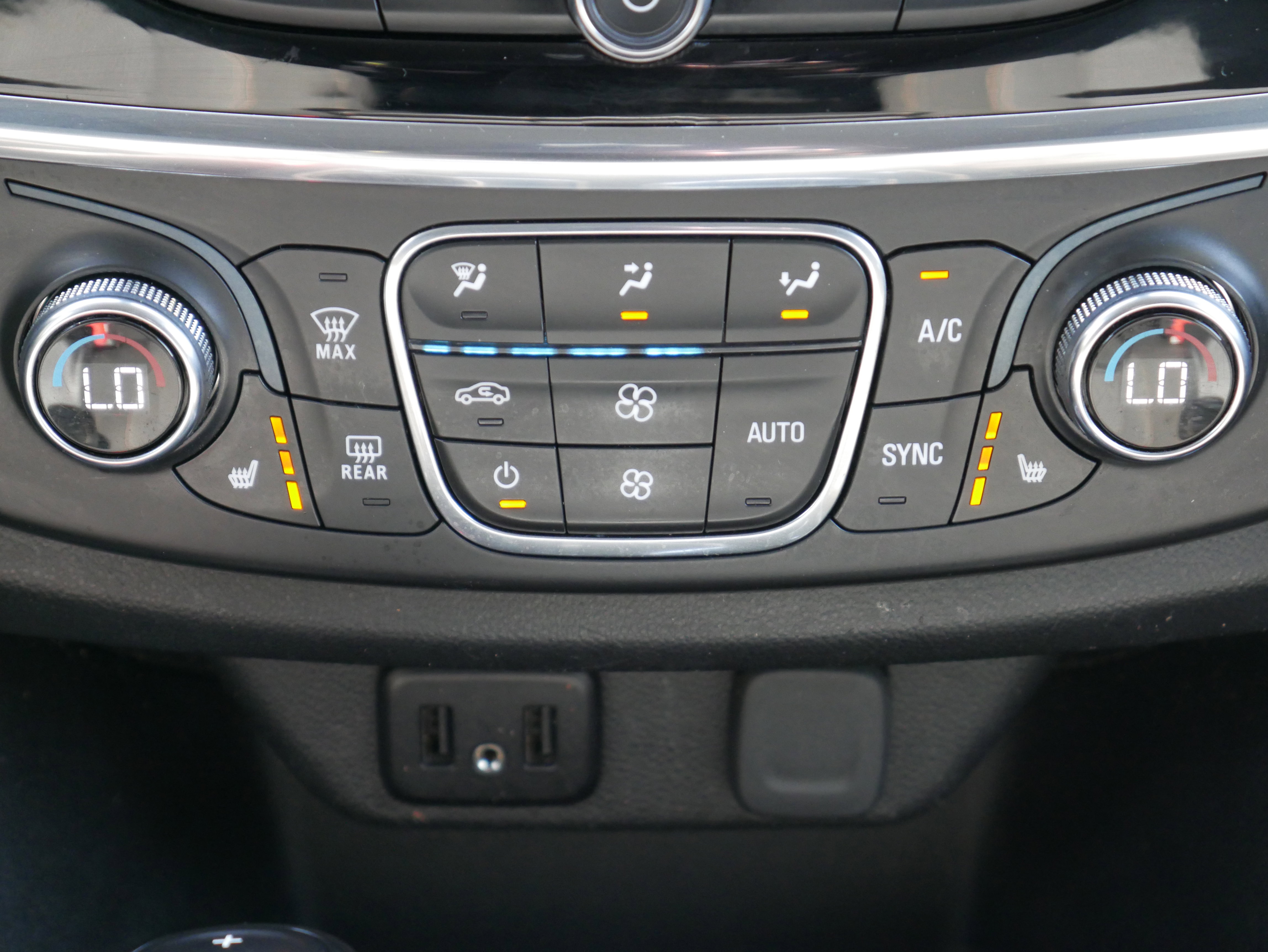 Certified 2020 Chevrolet Traverse LT w/ Driver Confidence II Package AWD/4WD image 20