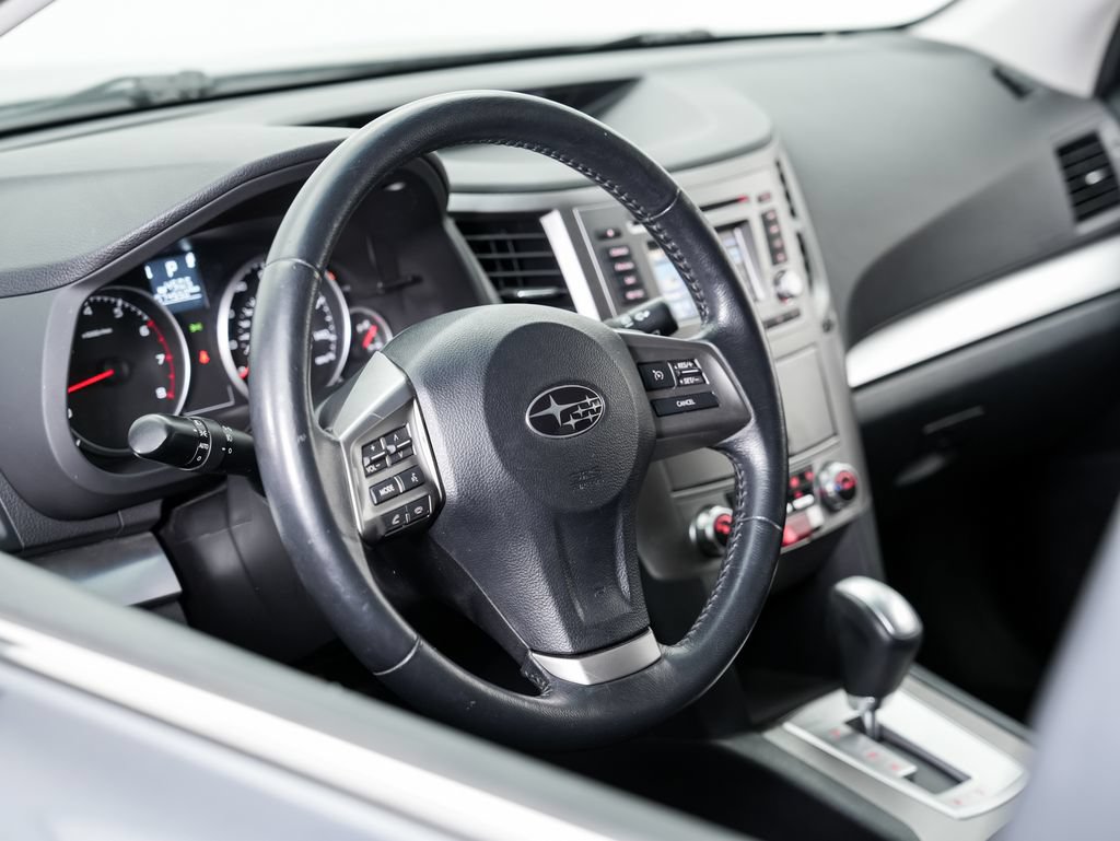 Used 2014 Subaru Outback 2.5i Premium AWD/4WD image 9