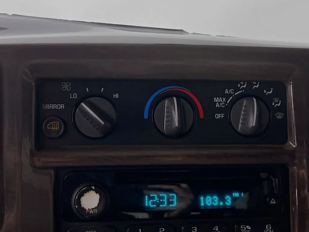 Used 2004 GMC Savana 1500 w/ Preferred Equipment Group image 15