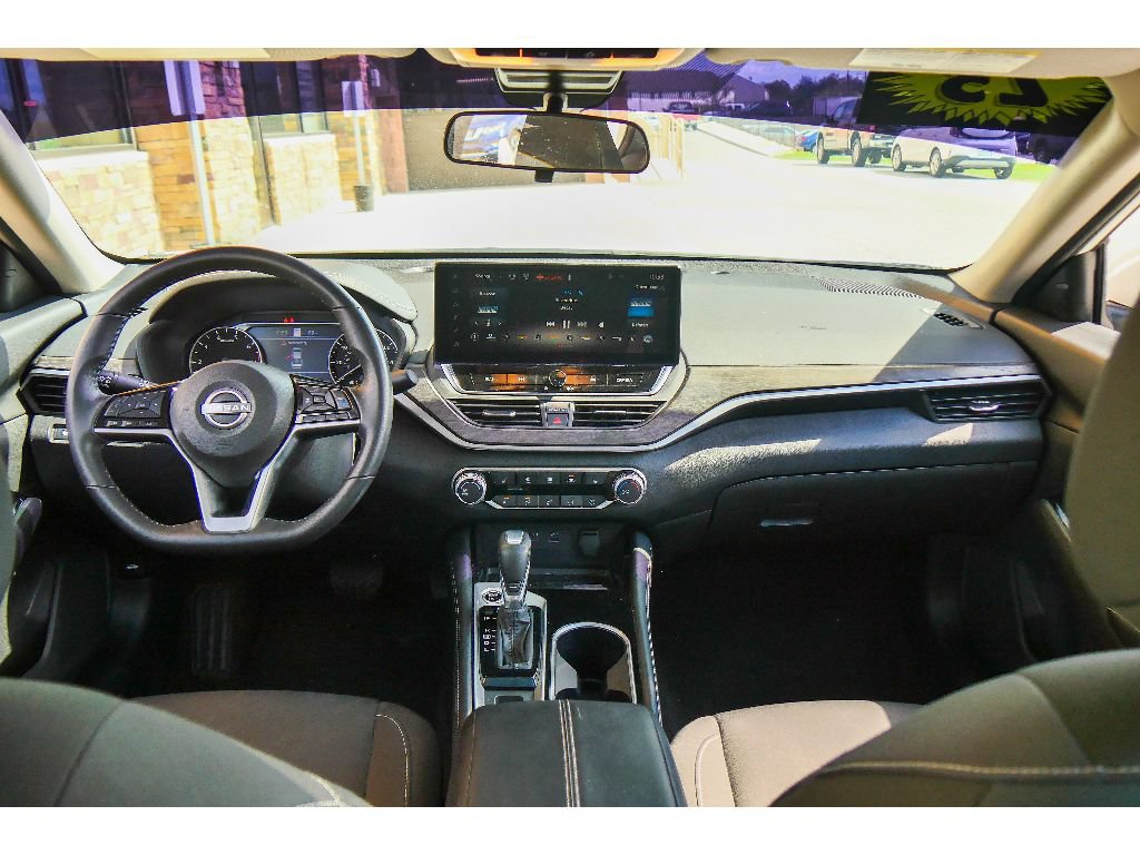 Used 2023 Nissan Altima 2.5 SV w/ SV Premium Package AWD/4WD image 14