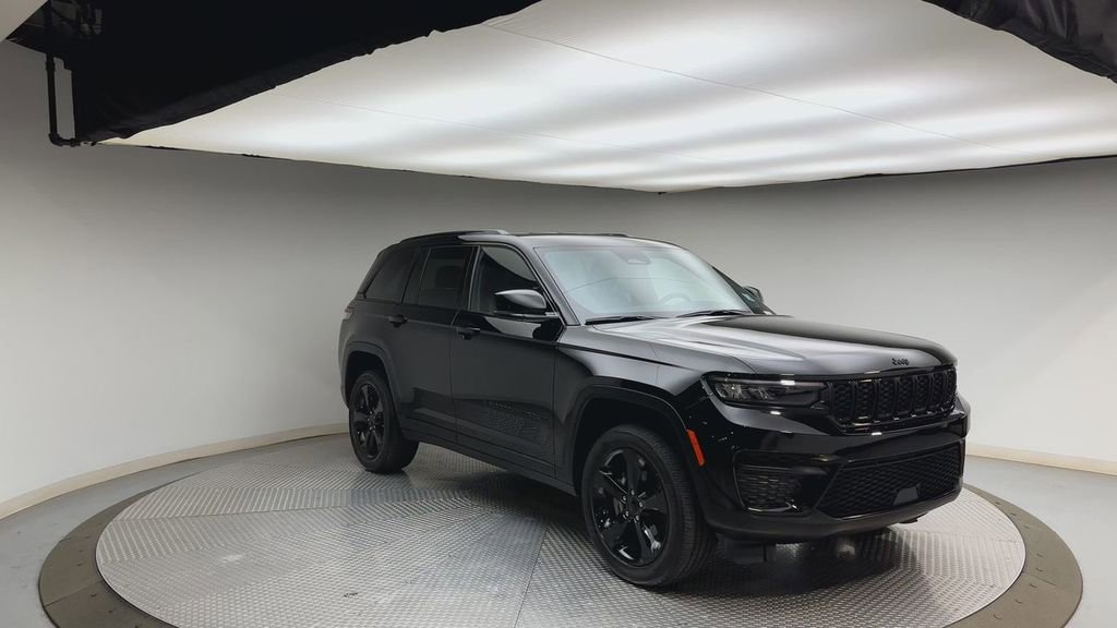 Used 2023 Jeep Grand Cherokee Altitude image 8