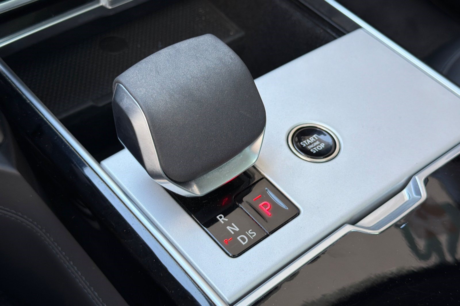 Certified 2025 Land Rover Range Rover Autobiography AWD/4WD image 17