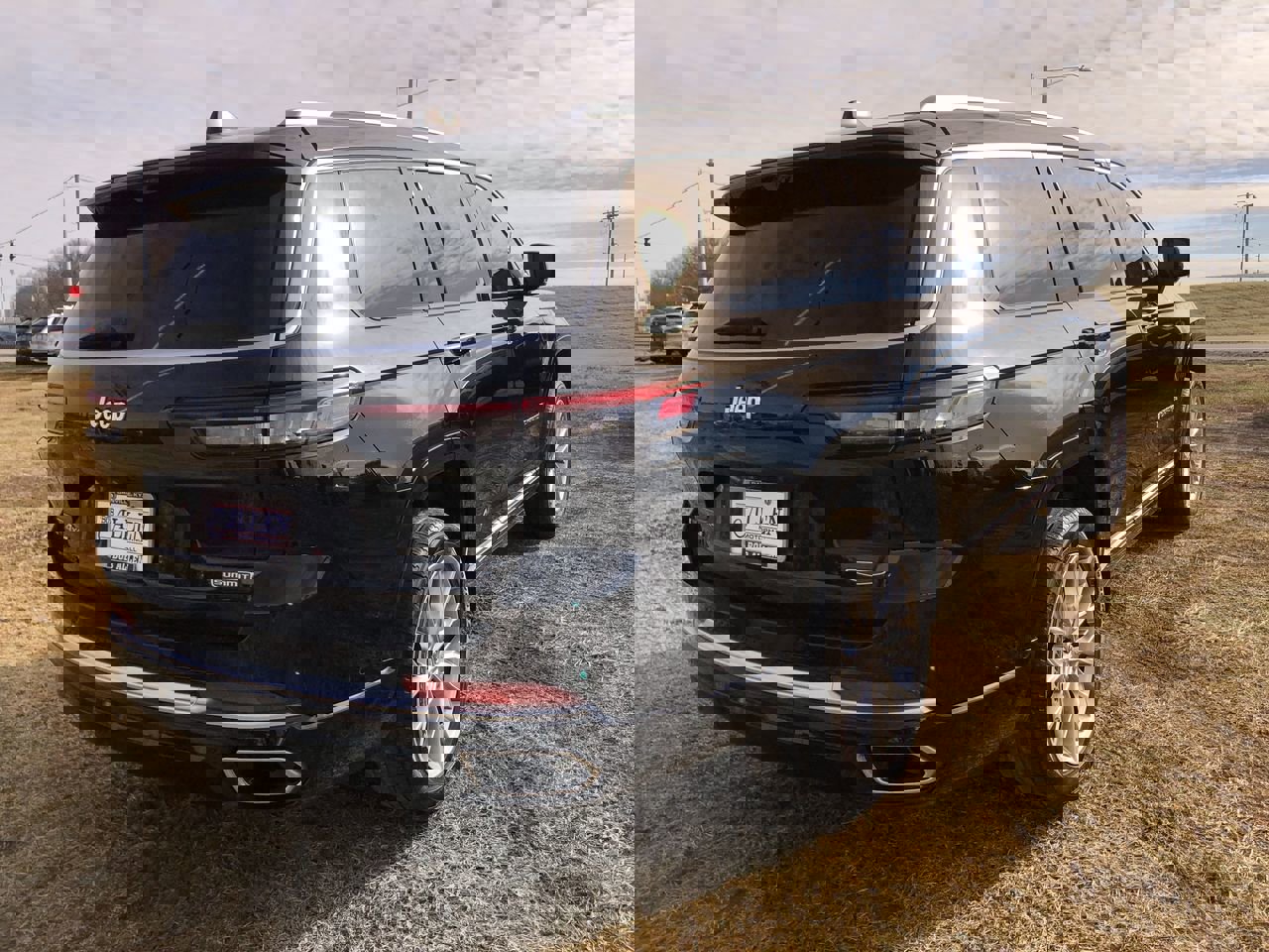 Used 2023 Jeep Grand Cherokee L Summit w/ Advanced Protech Group IV image 5