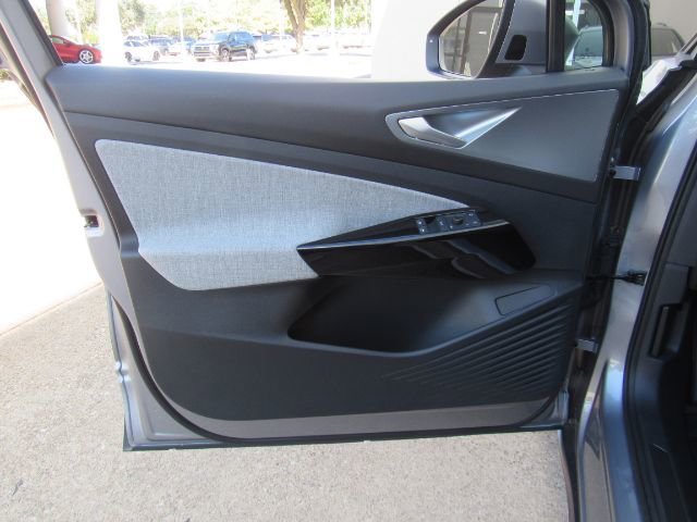 Used 2023 Volkswagen ID.4 2WD image 13