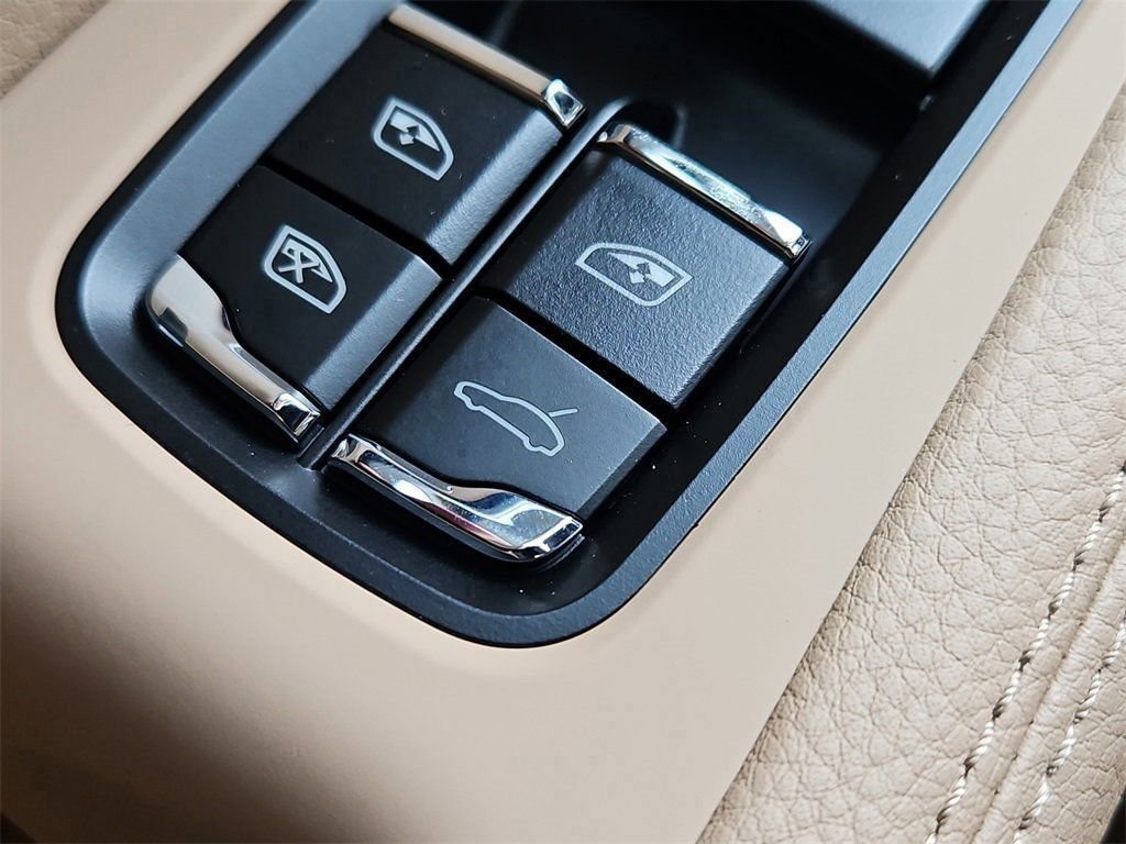 New 2026 Porsche Macan image 21