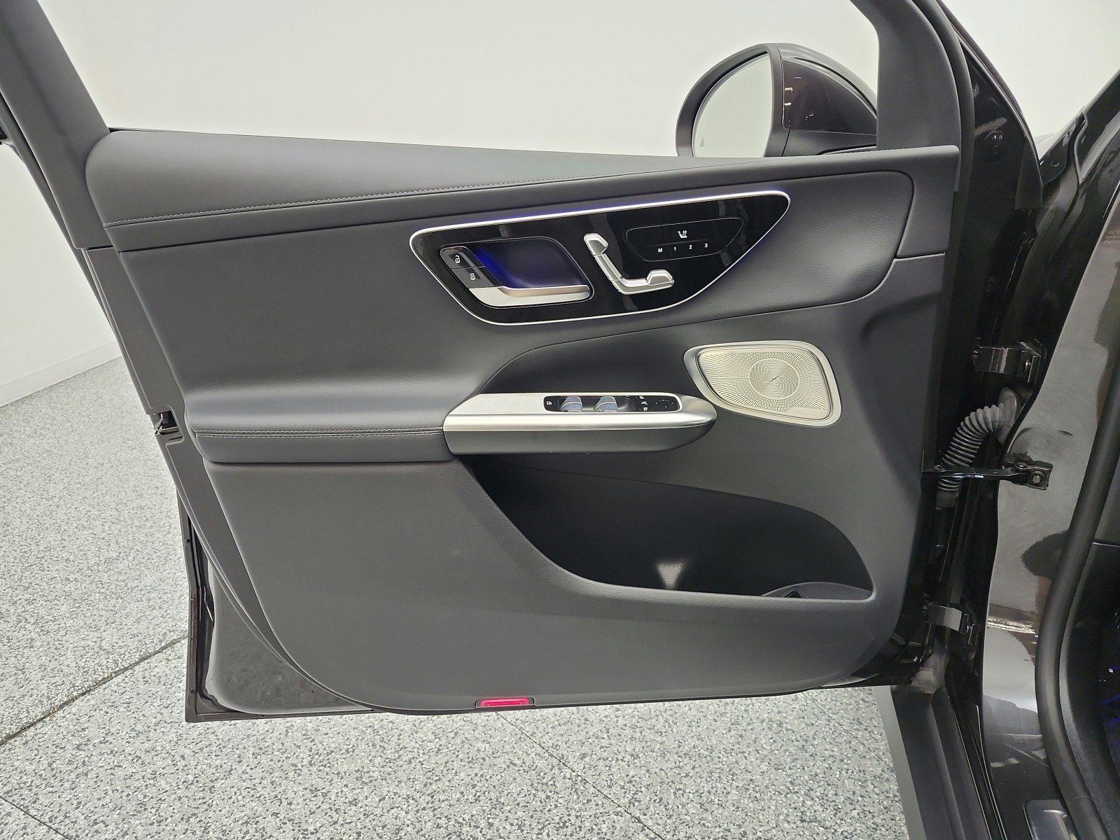 Used 2024 Mercedes-Benz GLC 300 image 12