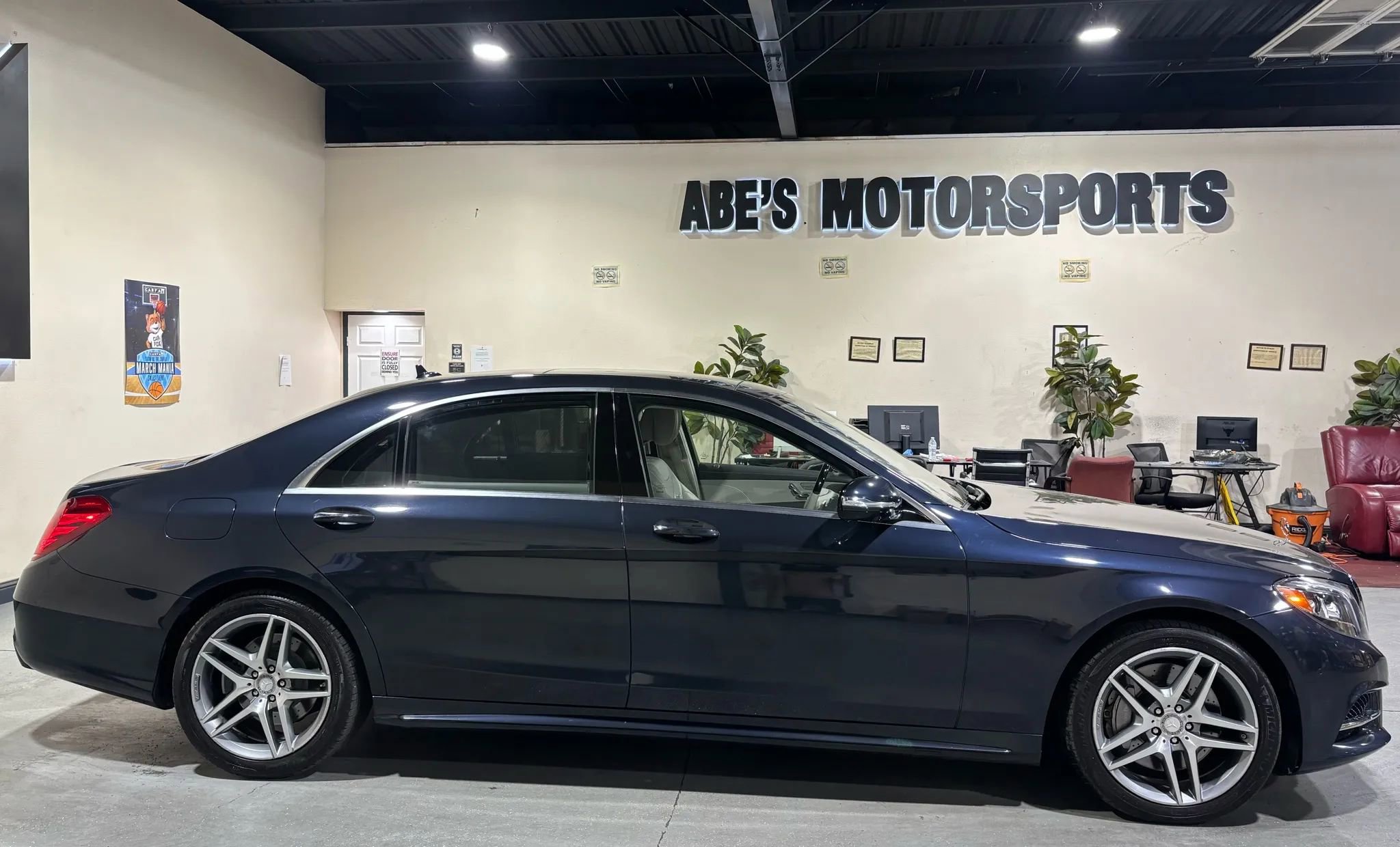 Used 2016 Mercedes-Benz S 550 Sedan image 3