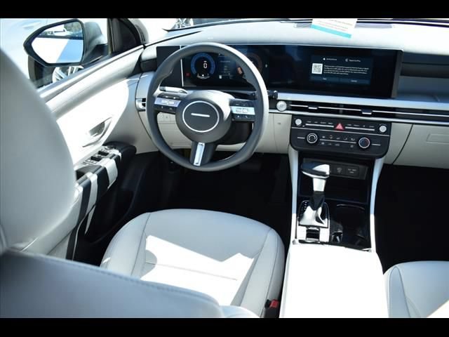 Certified 2025 Hyundai Tucson SE FWD image 4