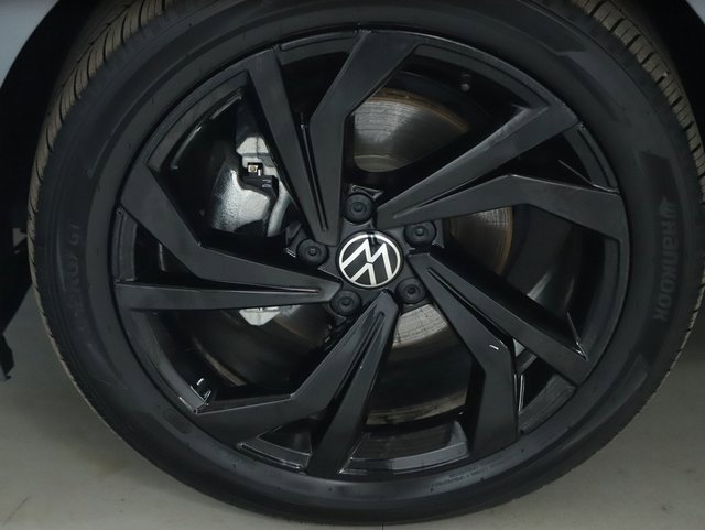 Used 2025 Volkswagen Jetta SE w/ Black Wheel Package image 36