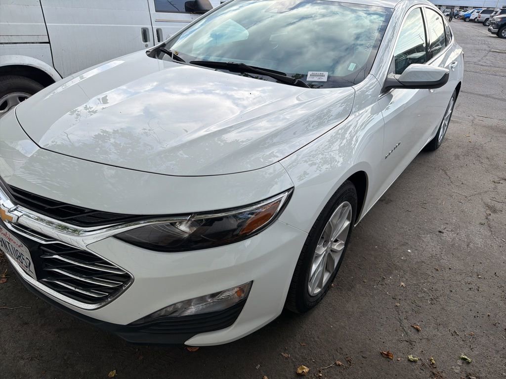 Used 2025 Chevrolet Malibu LT image 4