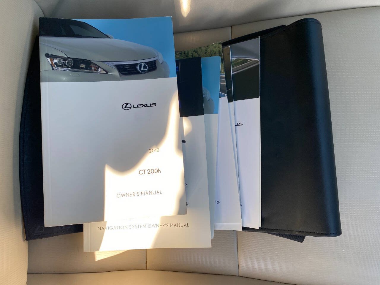 Used 2013 Lexus CT 200h w/ Premium Pkg w/Navigation FWD image 32