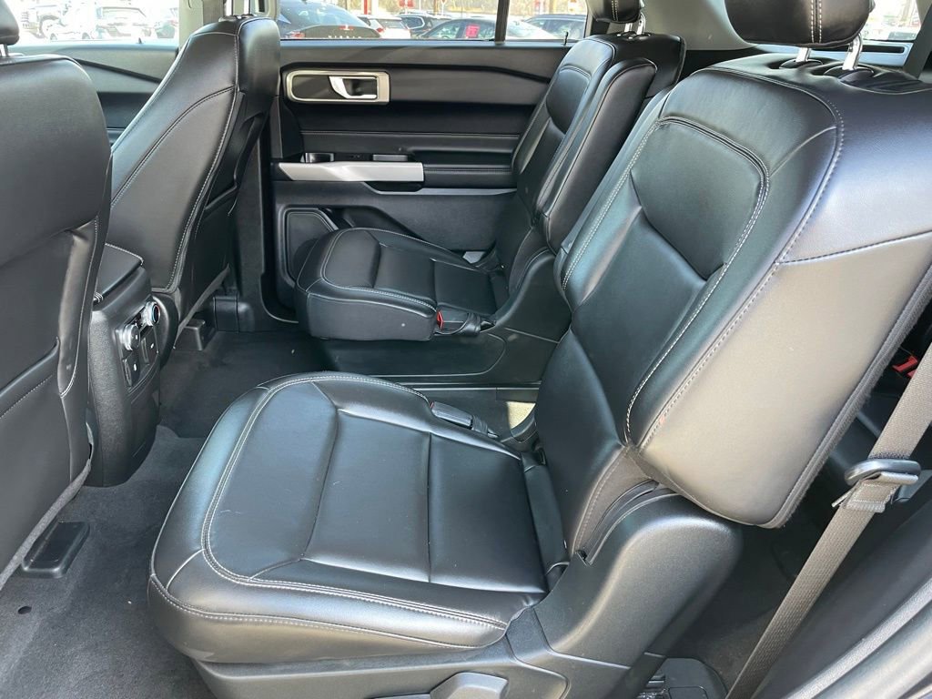 Used 2022 Ford Explorer XLT w/ Equipment Group 202A AWD/4WD image 6