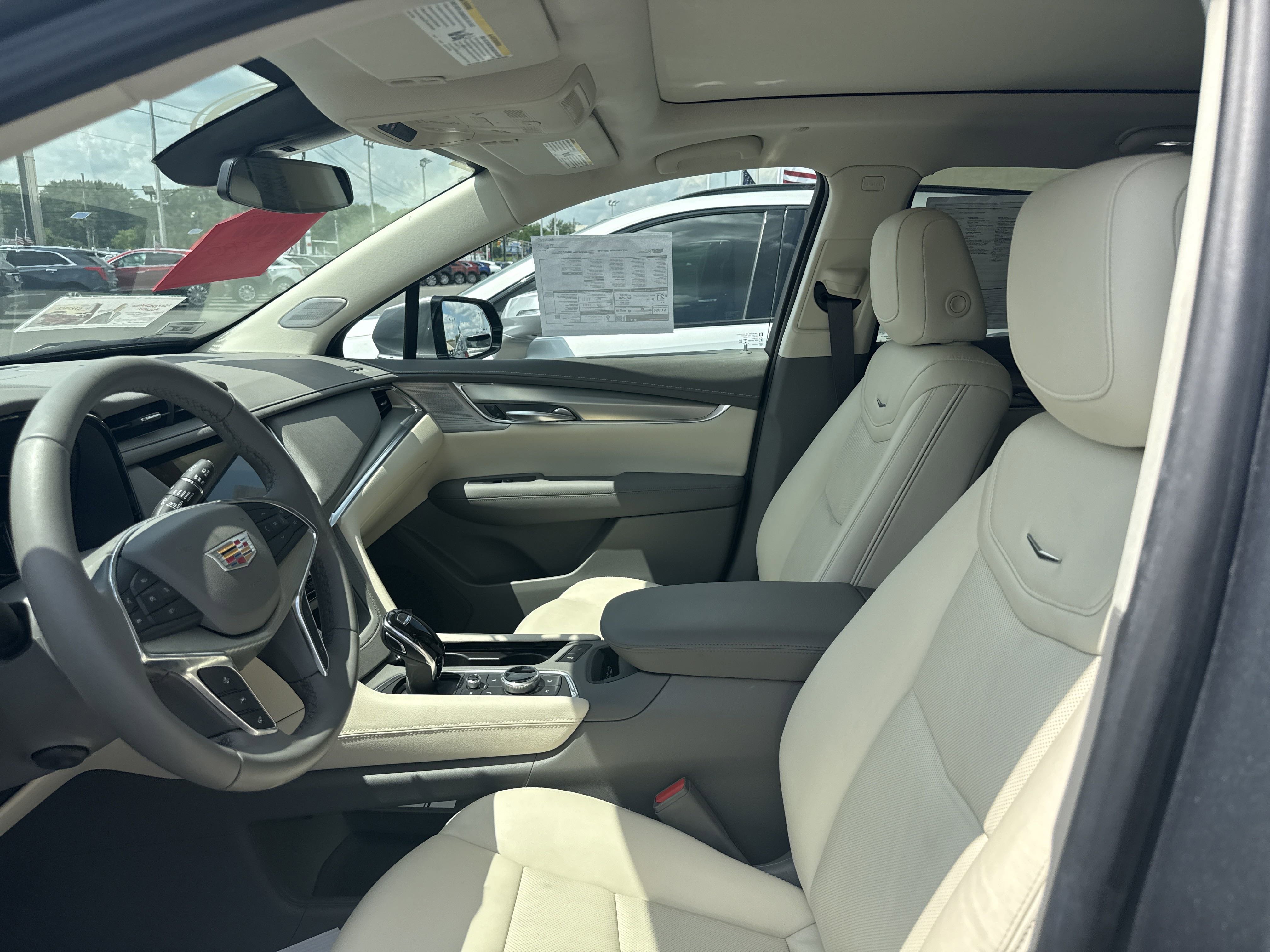 Used 2021 Cadillac XT5 Premium Luxury w/ LPO, Premium Carpet Package image 12