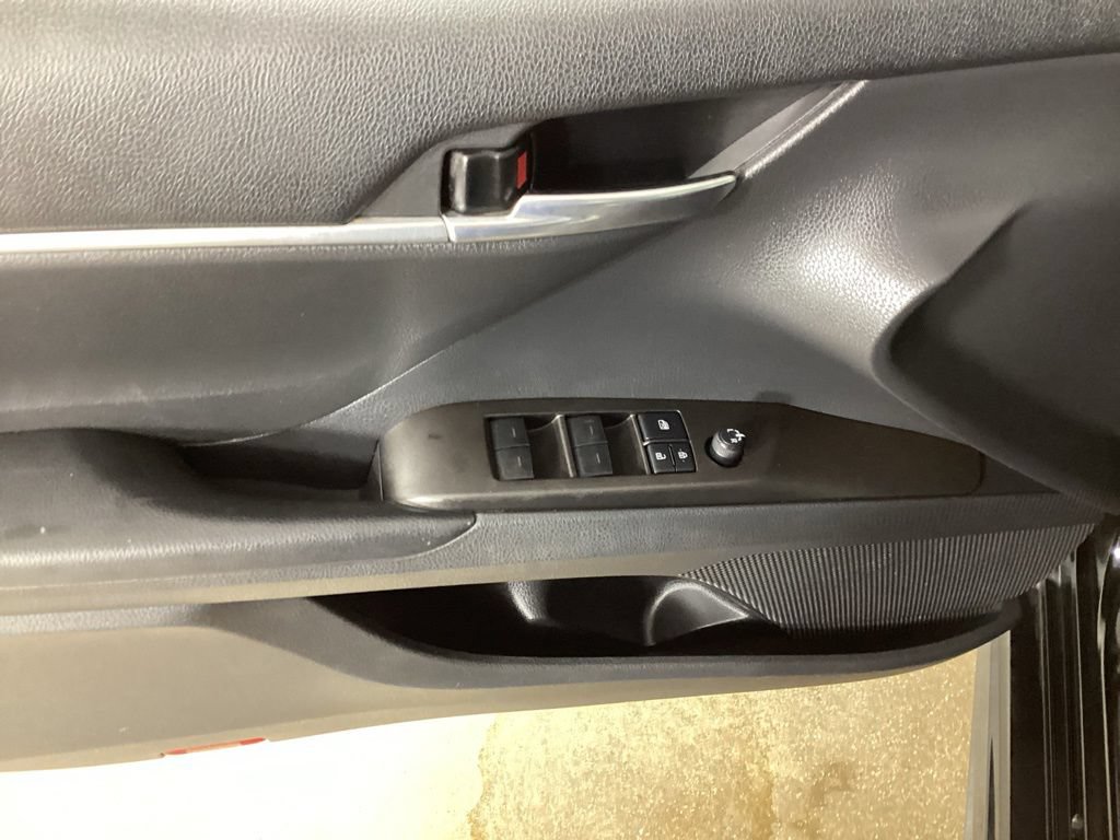Used 2021 Toyota Camry SE FWD image 11