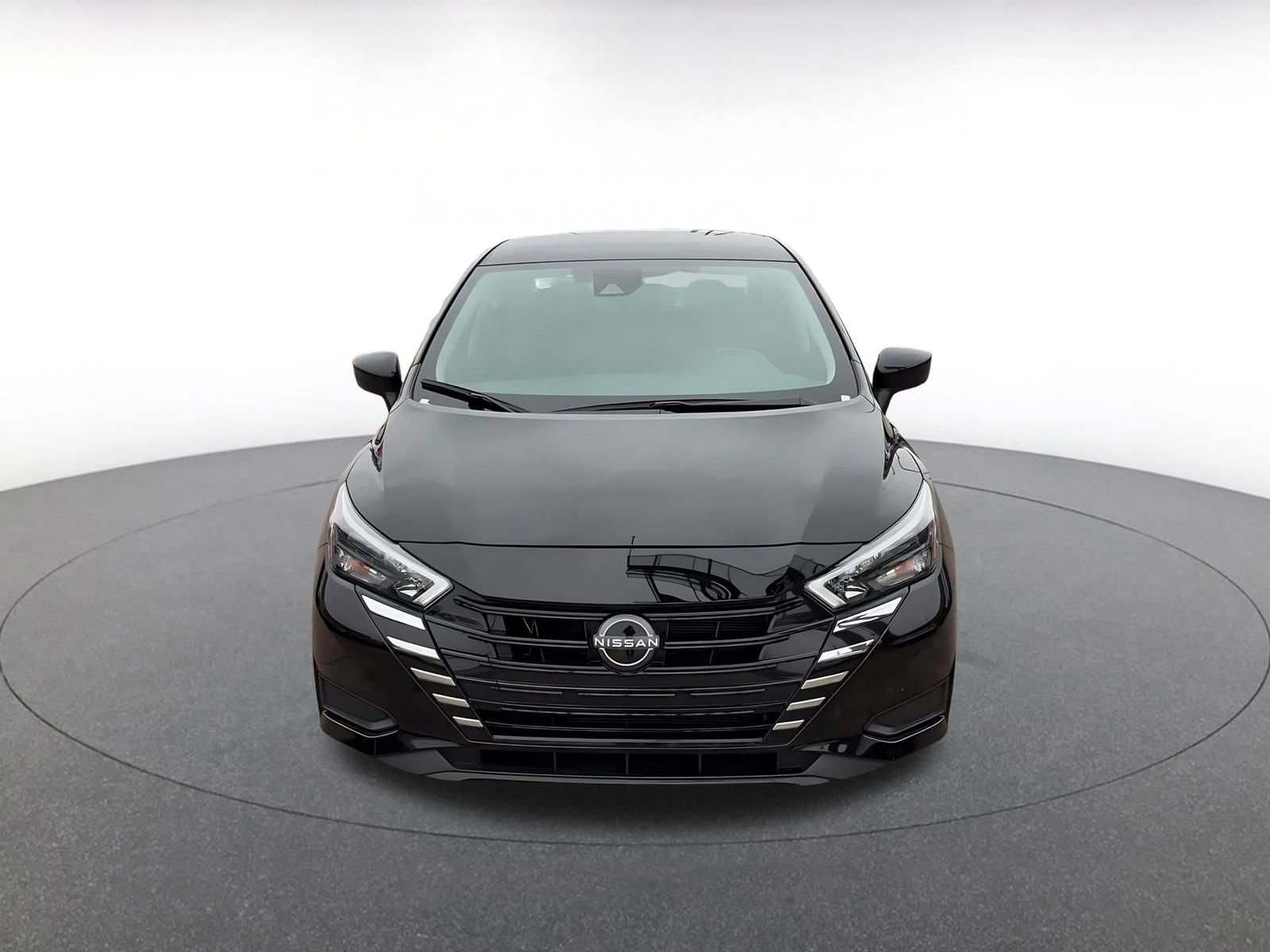 Used 2025 Nissan Versa SV image 4