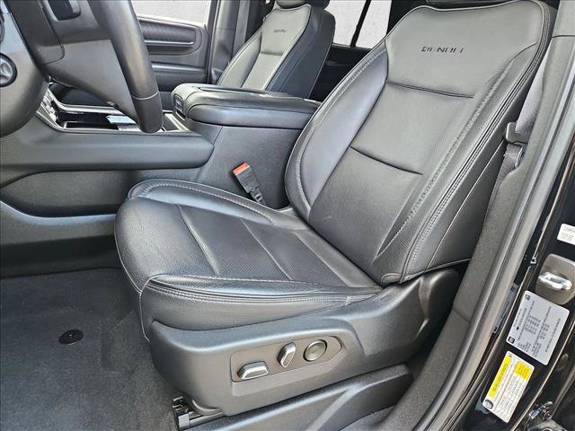 Used 2022 GMC Yukon Denali w/ Advanced Technology Package AWD/4WD image 15