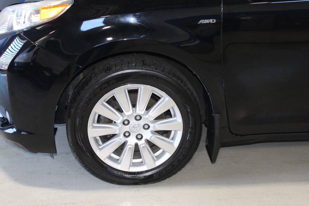 Used 2017 Toyota Sienna XLE Premium image 5