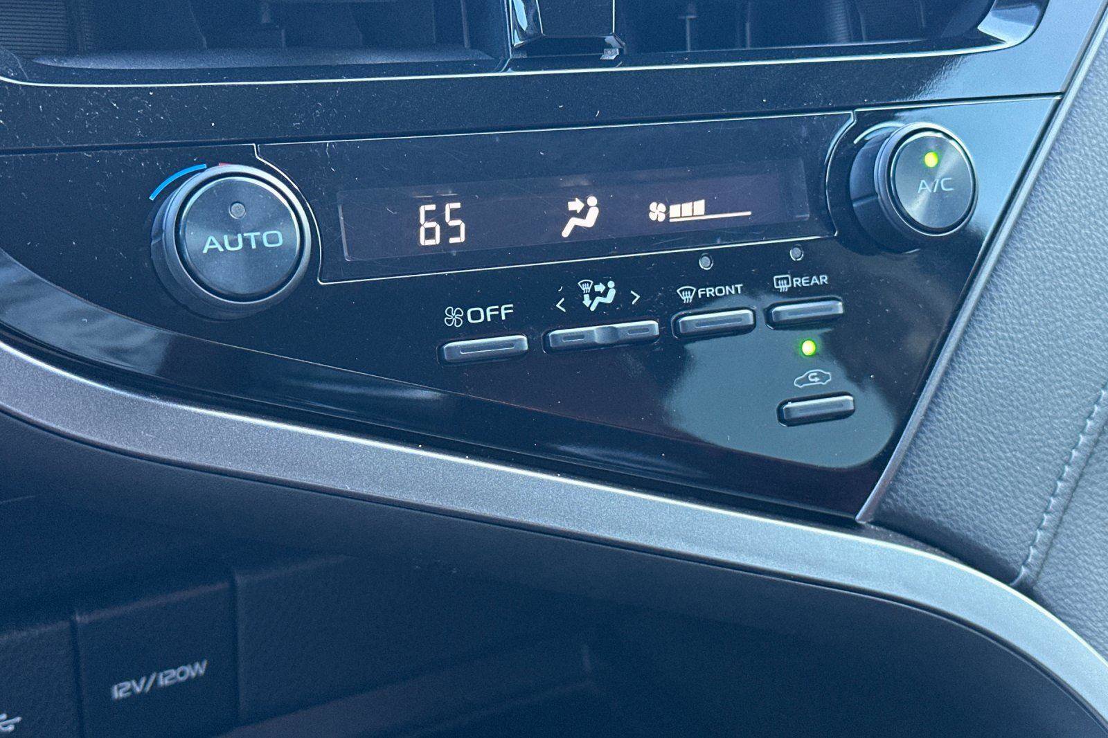 Used 2021 Toyota Camry SE image 18