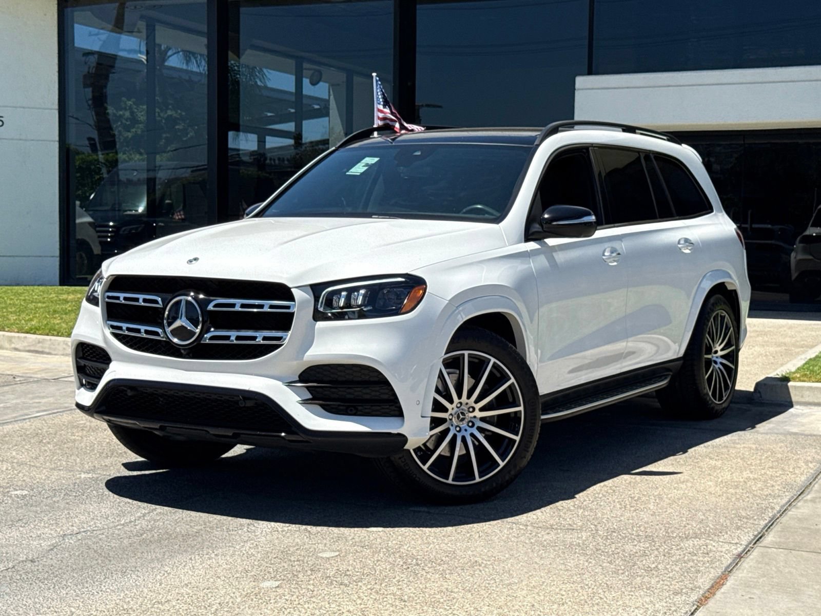 Used 2022 Mercedes-Benz GLS 450 4MATIC image 2