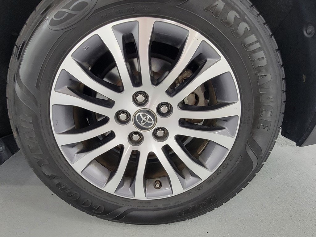 Used 2019 Toyota Sienna XLE Premium FWD image 11