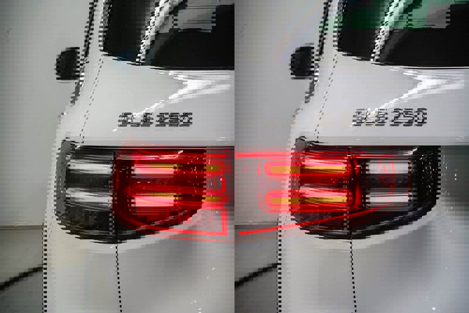 Used 2025 Mercedes-Benz GLB 250 image 9