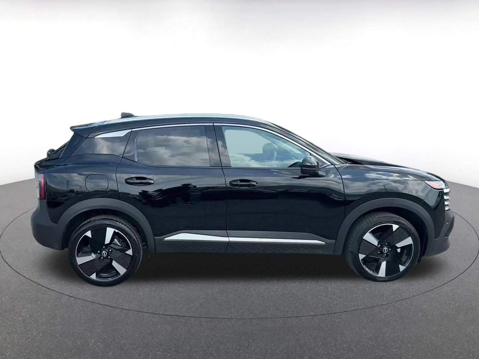 Used 2026 Nissan Kicks SR AWD/4WD image 13