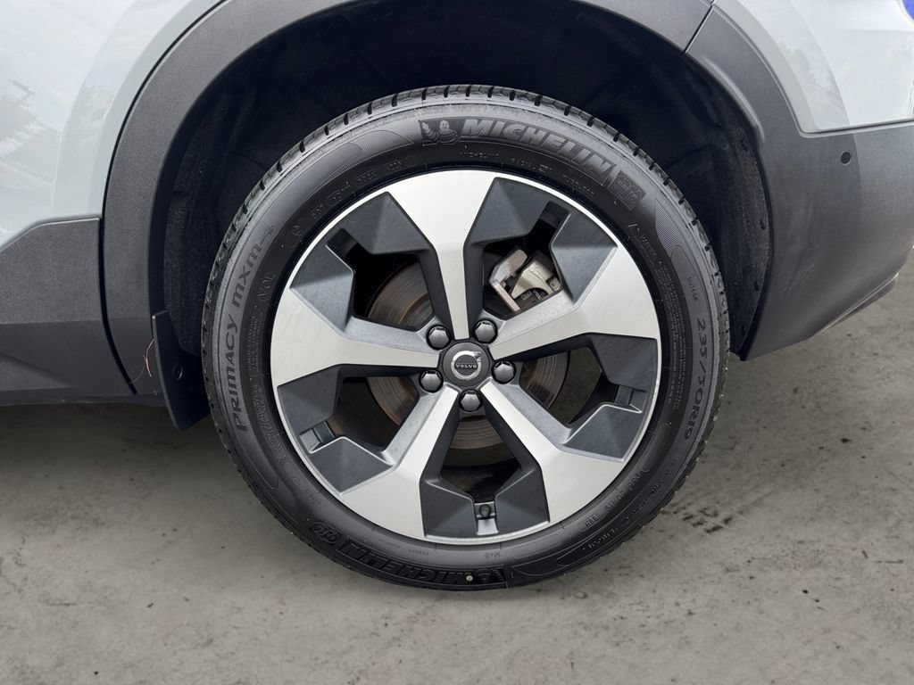 Certified 2026 Volvo XC40 B5 Plus AWD/4WD image 9
