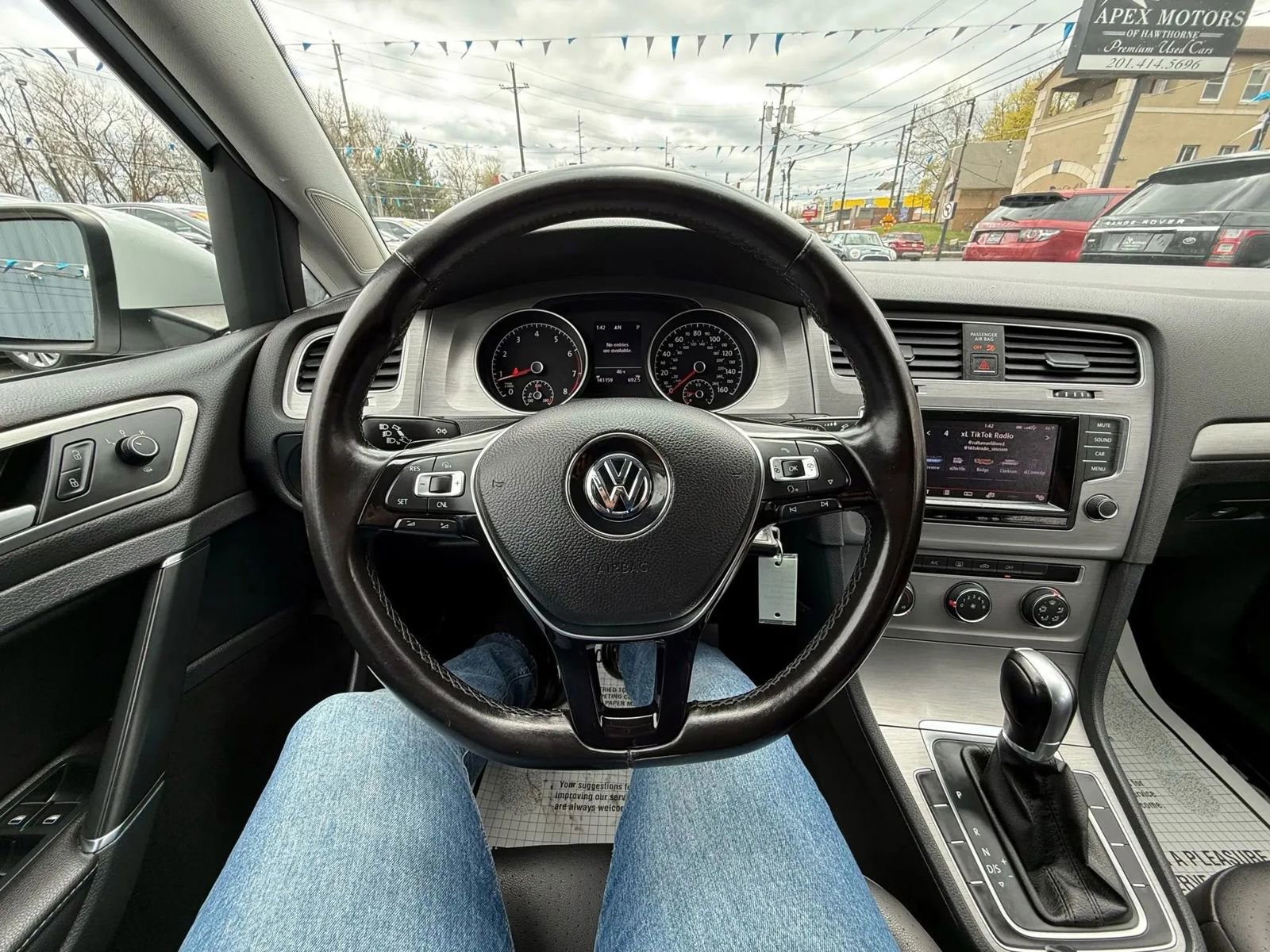 Used 2015 Volkswagen Golf S image 38