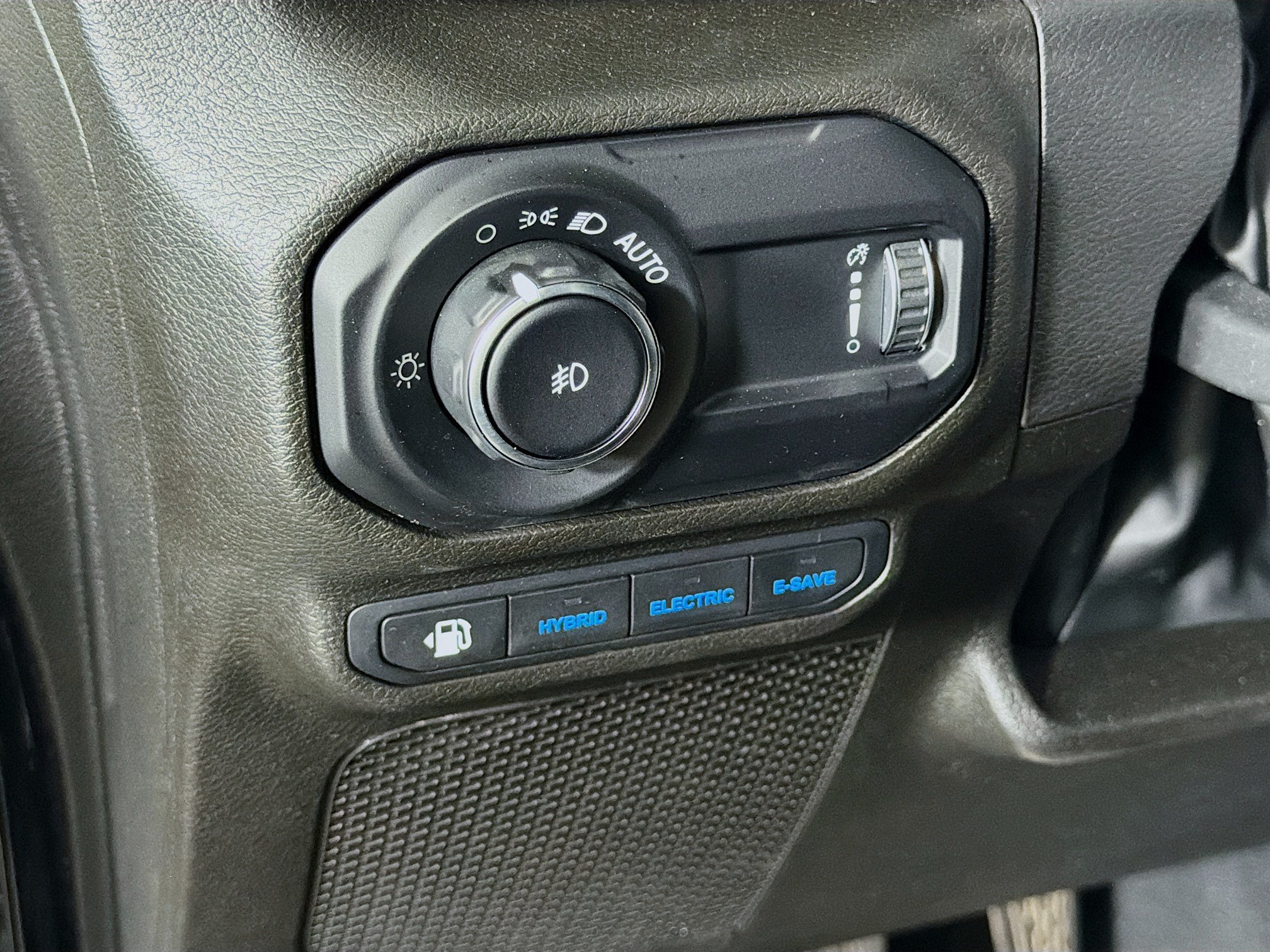 Used 2023 Jeep Wrangler Unlimited w/ Sun & Screen Package AWD/4WD image 17