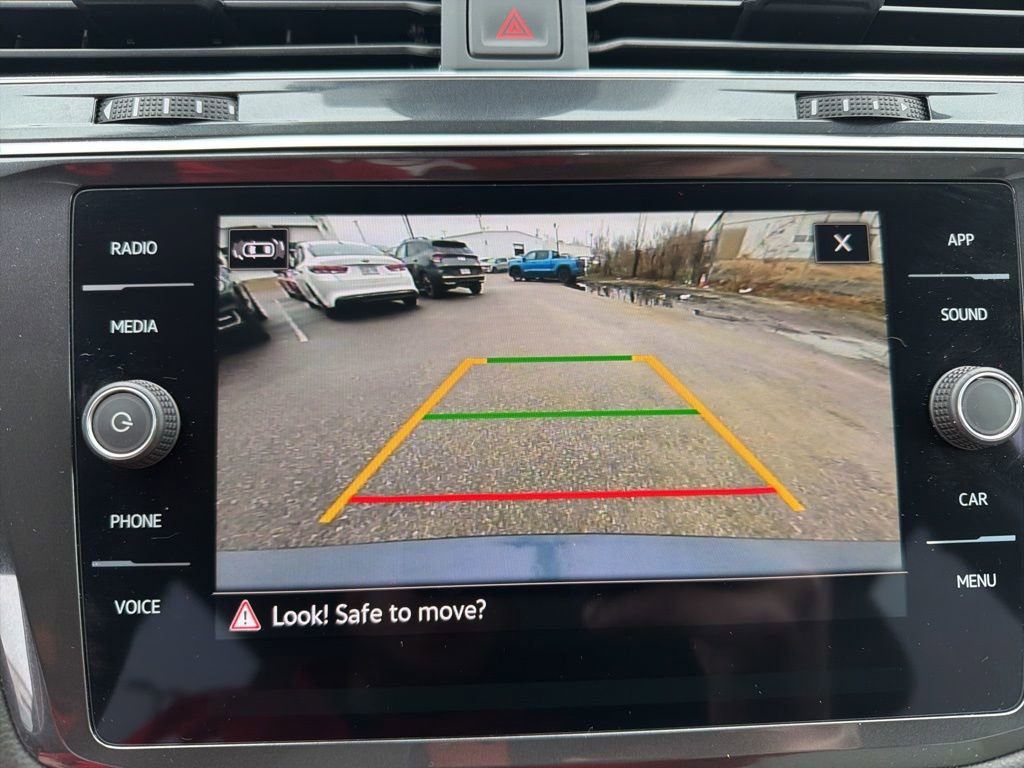 Used 2023 Volkswagen Tiguan SE w/ Panoramic Sunroof Package image 19