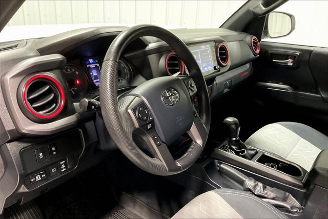 Used 2020 Toyota Tacoma TRD Off-Road w/ Blackout Package AWD/4WD image 14