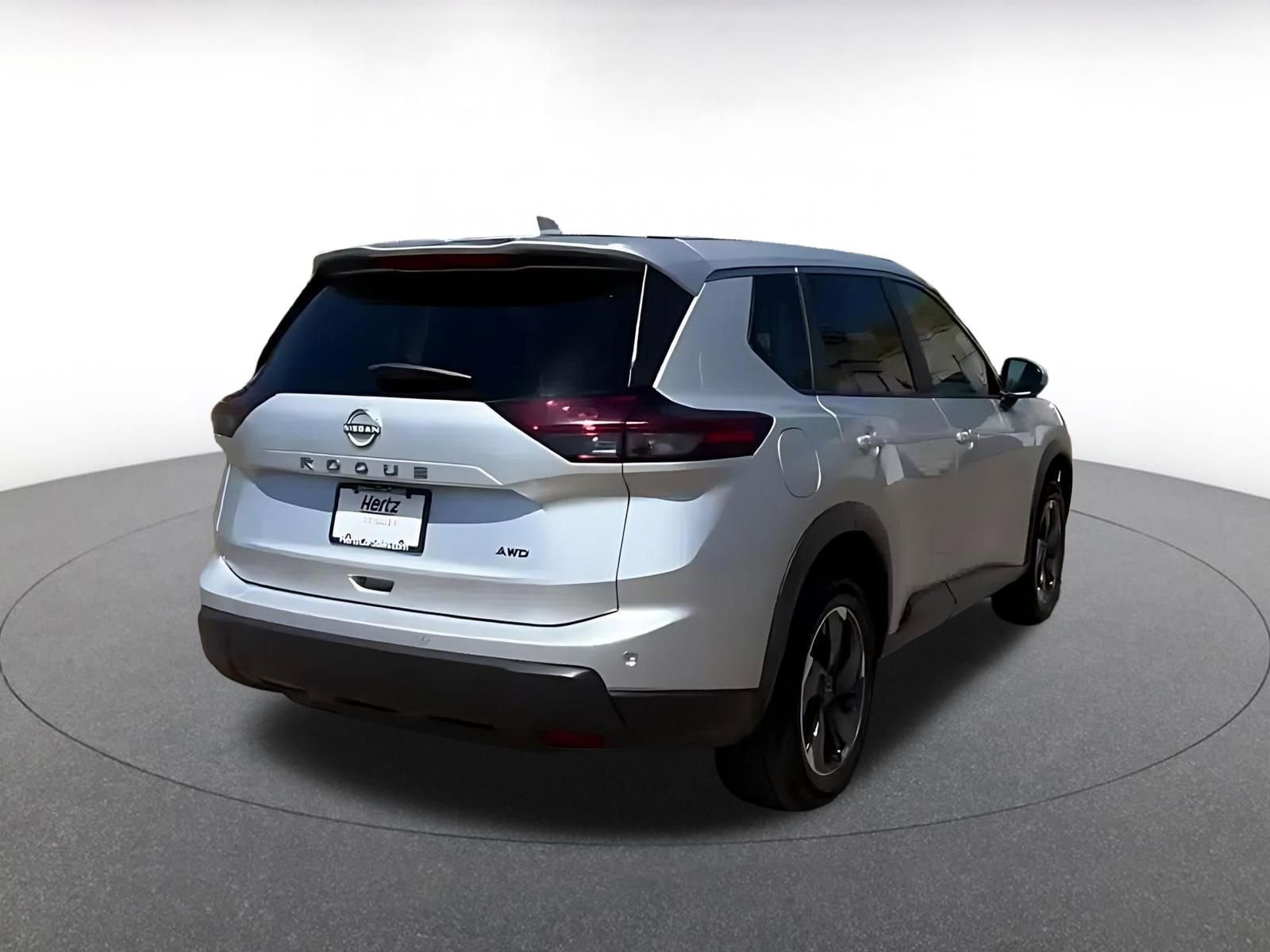 Used 2025 Nissan Rogue SV AWD/4WD image 15