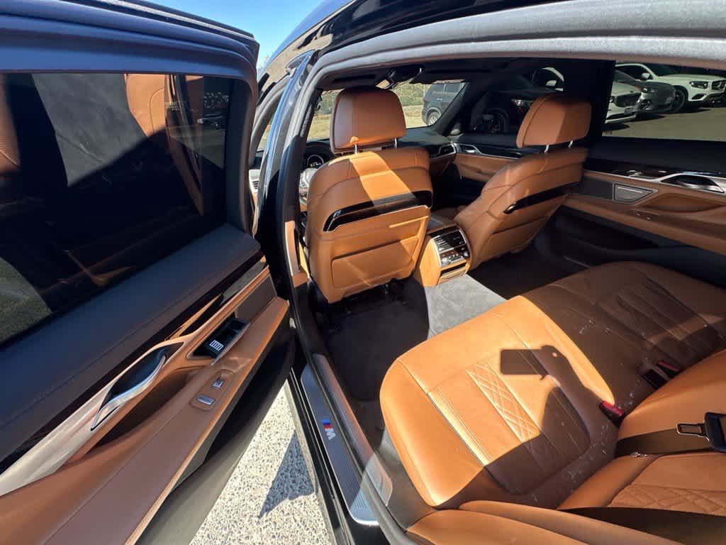 Used 2019 BMW 750i w/ M Sport Package RWD image 11