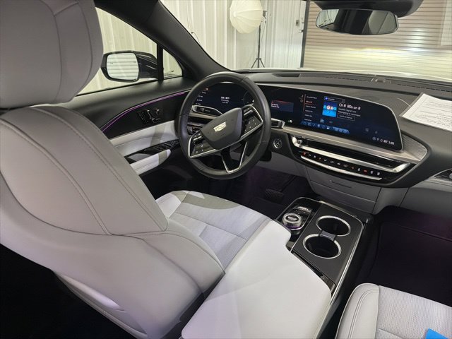 Certified 2024 Cadillac Lyriq Luxury RWD image 18