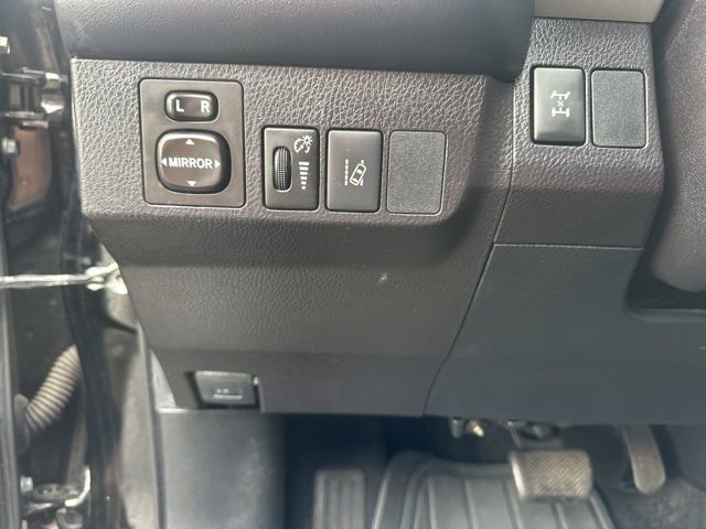 Used 2018 Toyota RAV4 XLE w/ Plus Extra Value Package AWD/4WD image 11