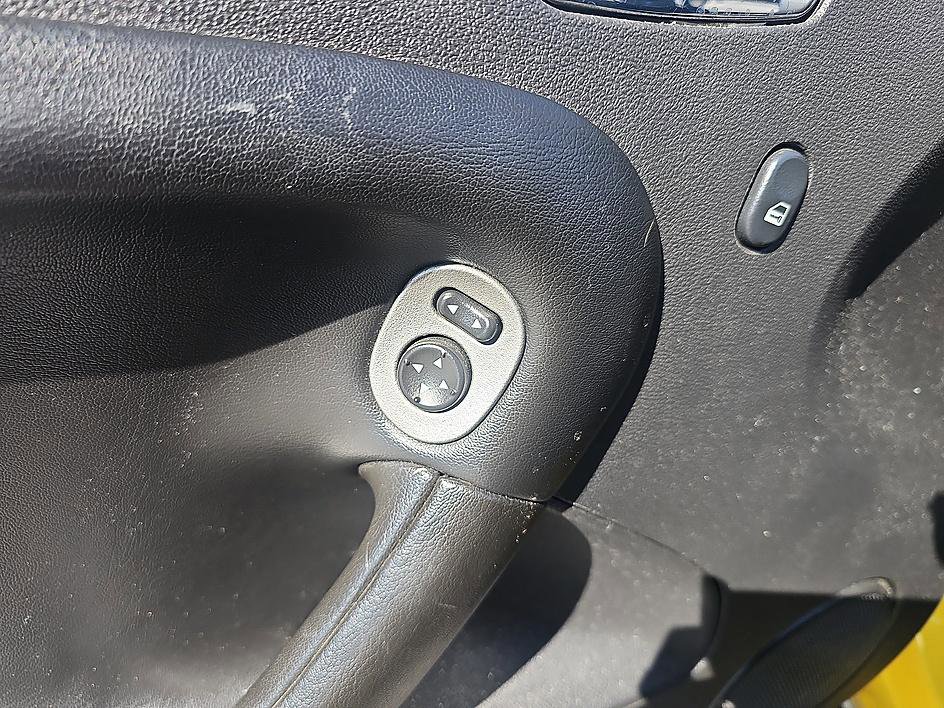 Used 2008 Pontiac Solstice GXP w/ Premium Package image 18