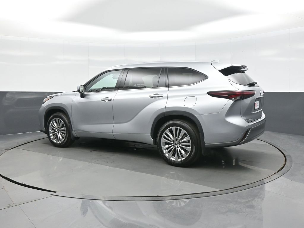 Certified 2025 Toyota Highlander Platinum image 7