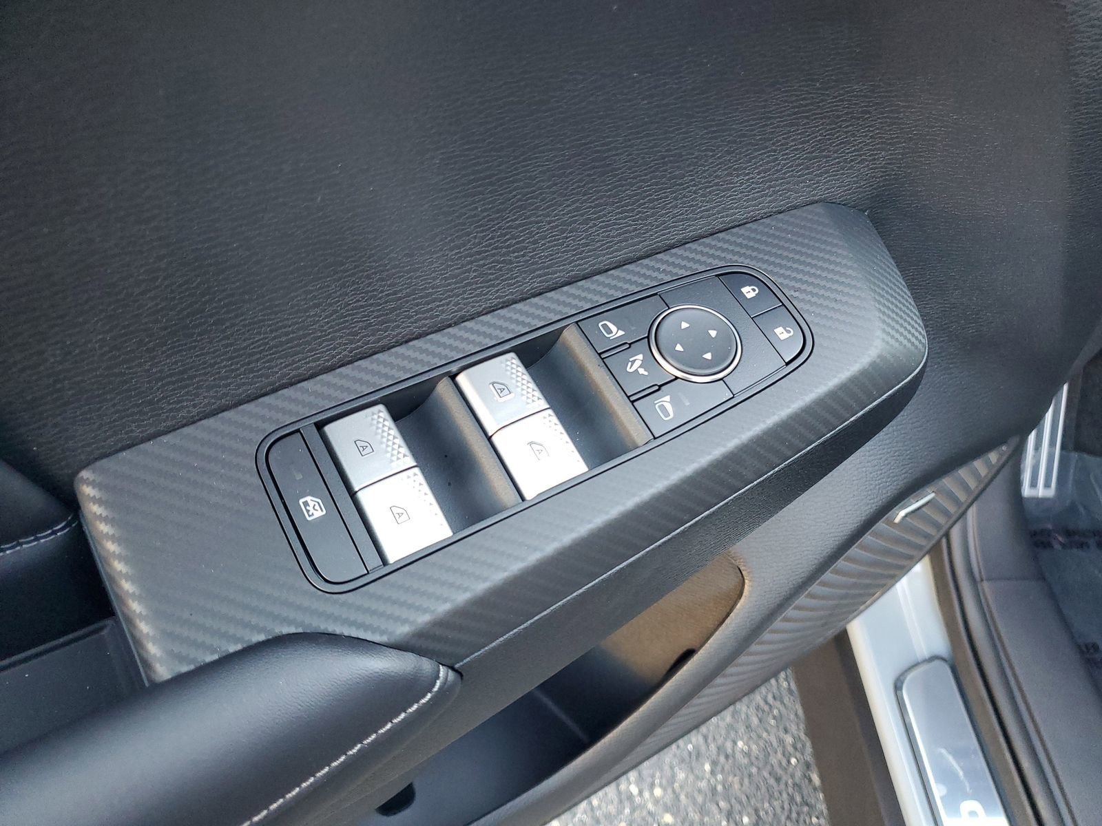 New 2026 Mitsubishi Outlander SEL image 9