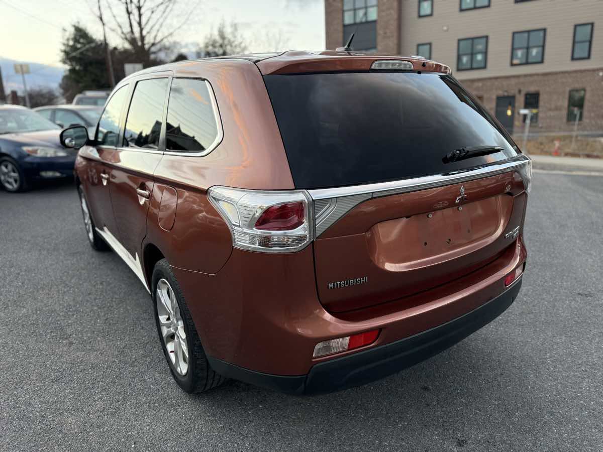 Used 2014 Mitsubishi Outlander GT image 5