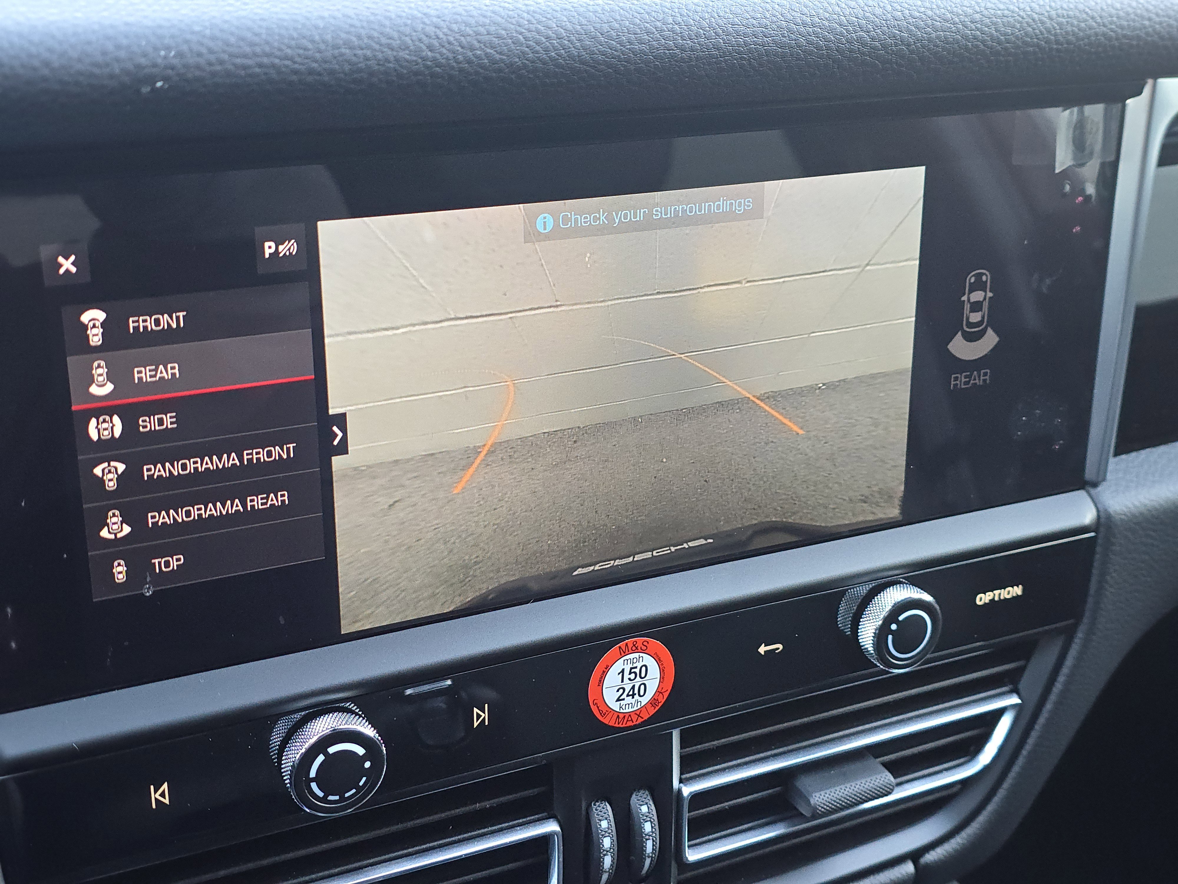 Certified 2025 Porsche Macan image 12