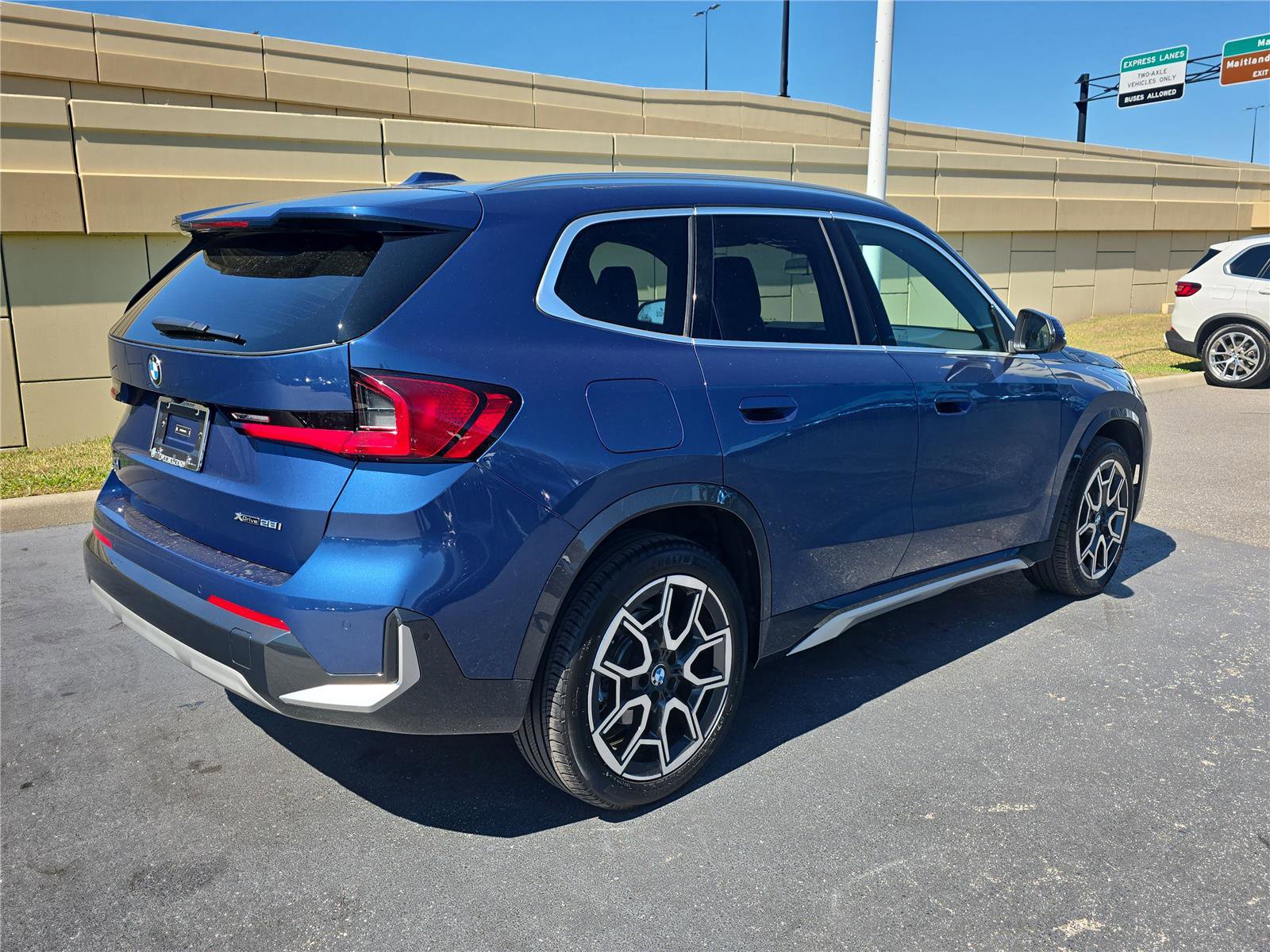 Used 2025 BMW X1 xDrive28i image 3