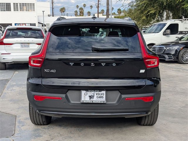 Used 2023 Volvo XC40 Recharge Ultimate image 4