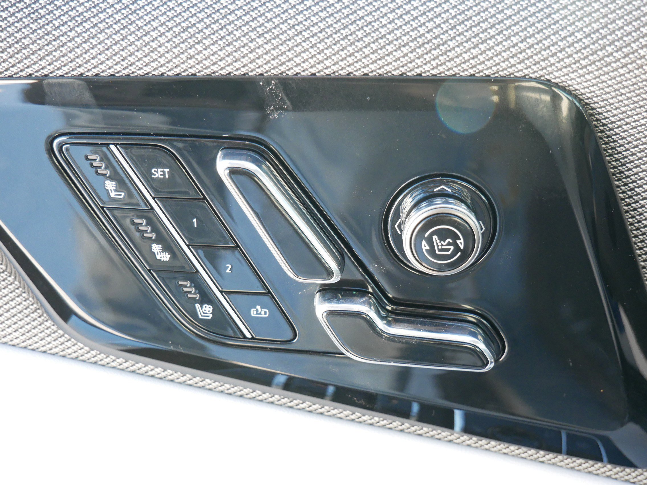 New 2026 Cadillac Optiq Luxury 2 image 17