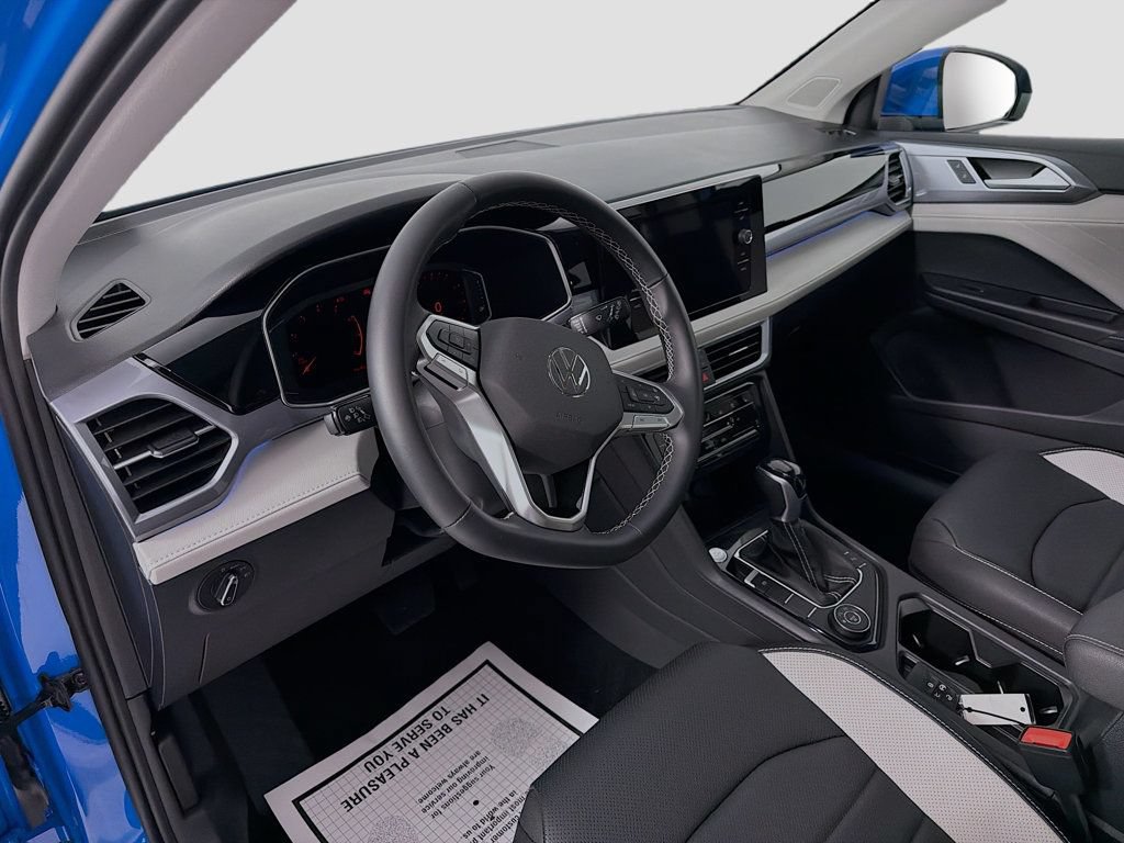 Certified 2025 Volkswagen Taos SEL AWD/4WD image 9