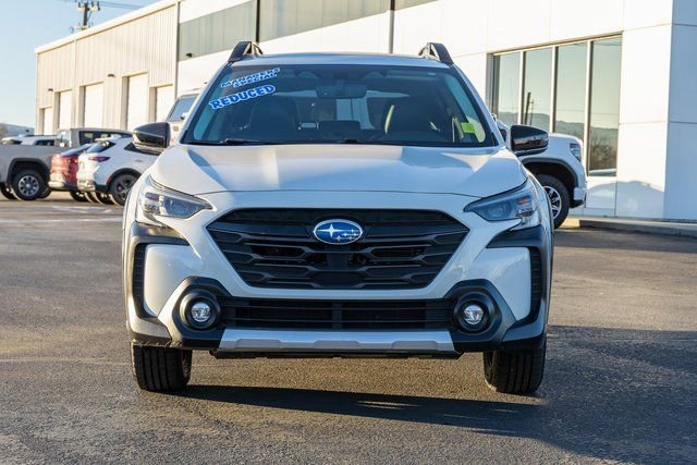 Used 2023 Subaru Outback Limited AWD/4WD image 2