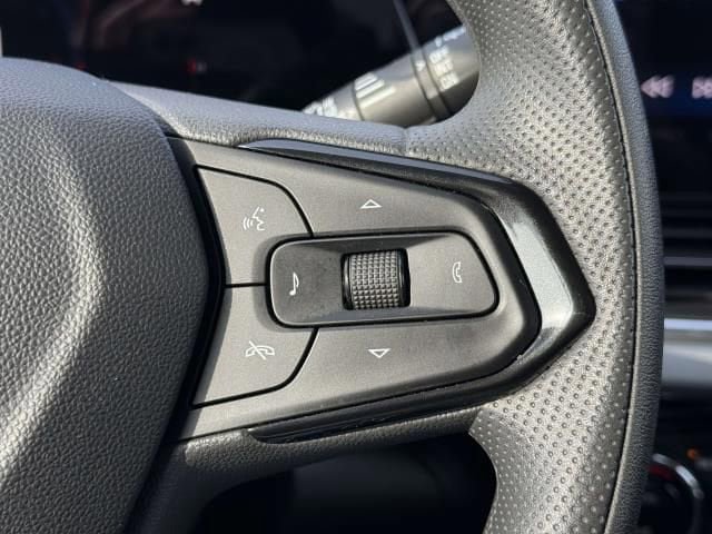 Used 2025 Chevrolet Trax LT FWD image 21
