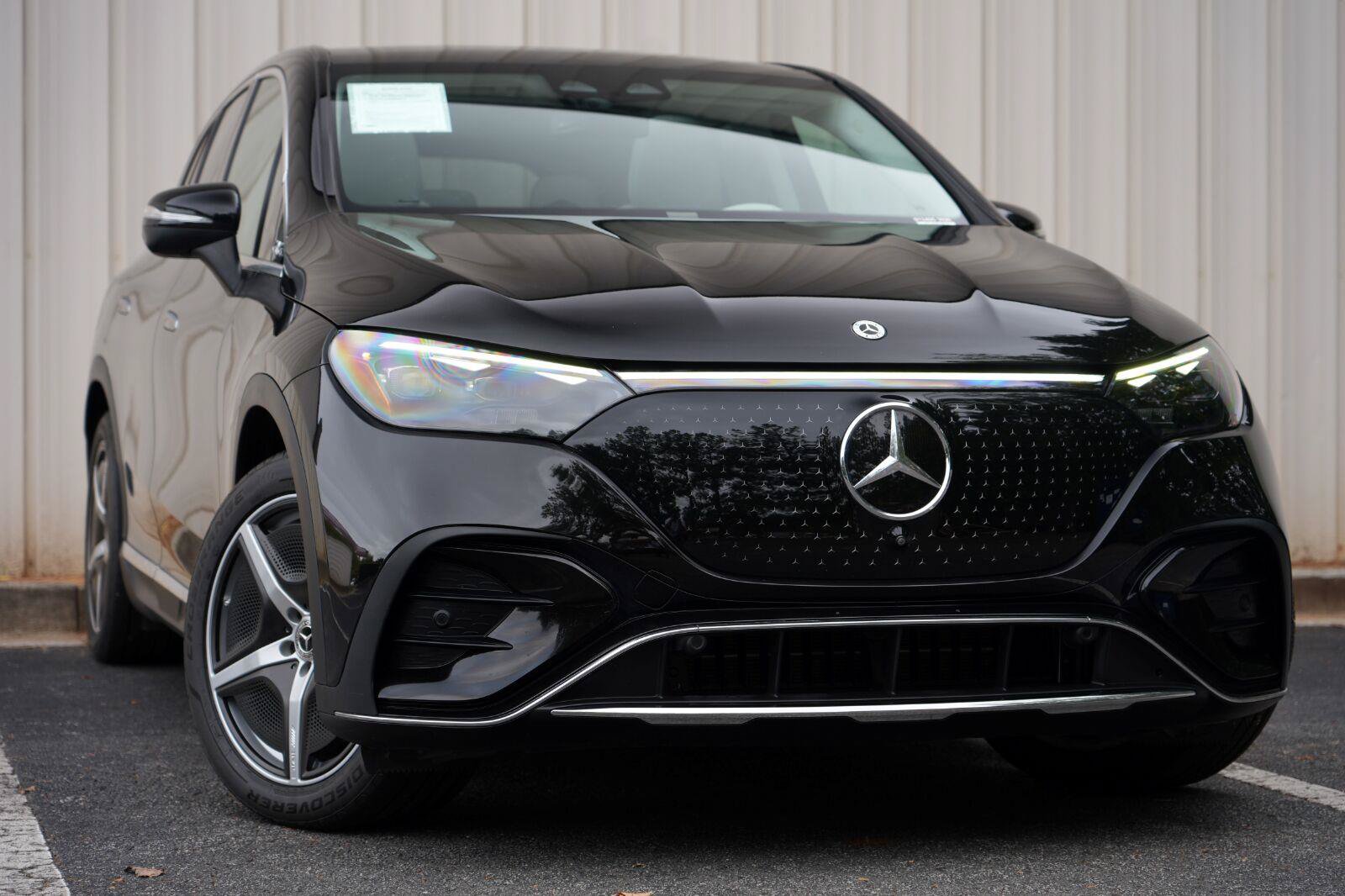 Used 2023 Mercedes-Benz EQE 500 4MATIC SUV image 3