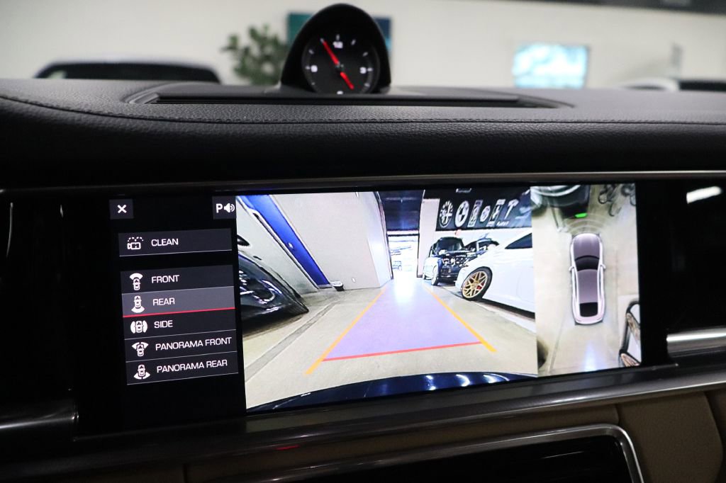 Used 2020 Porsche Panamera image 36