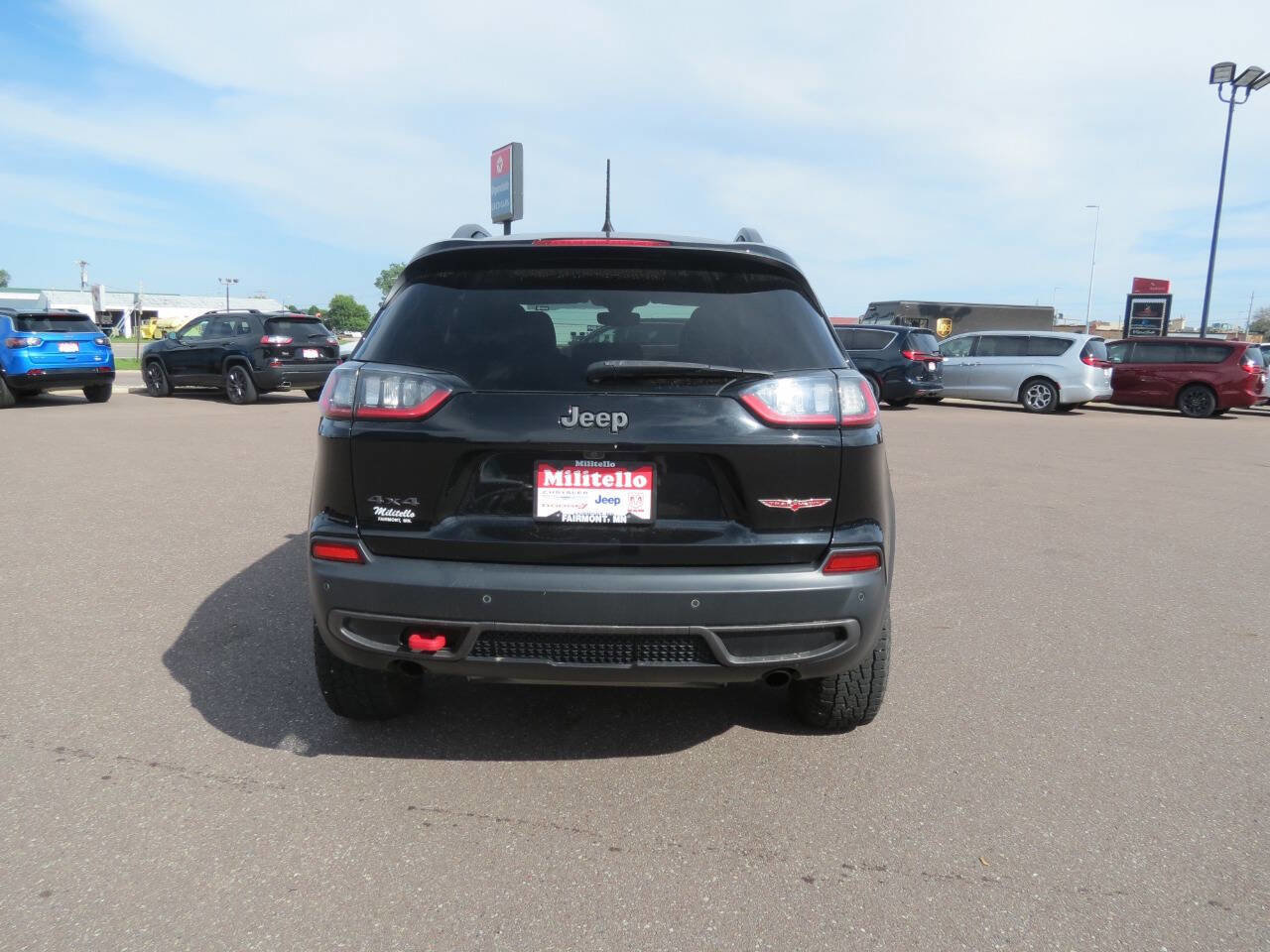 Used 2019 Jeep Cherokee Trailhawk w/ Cold Weather Group AWD/4WD image 5